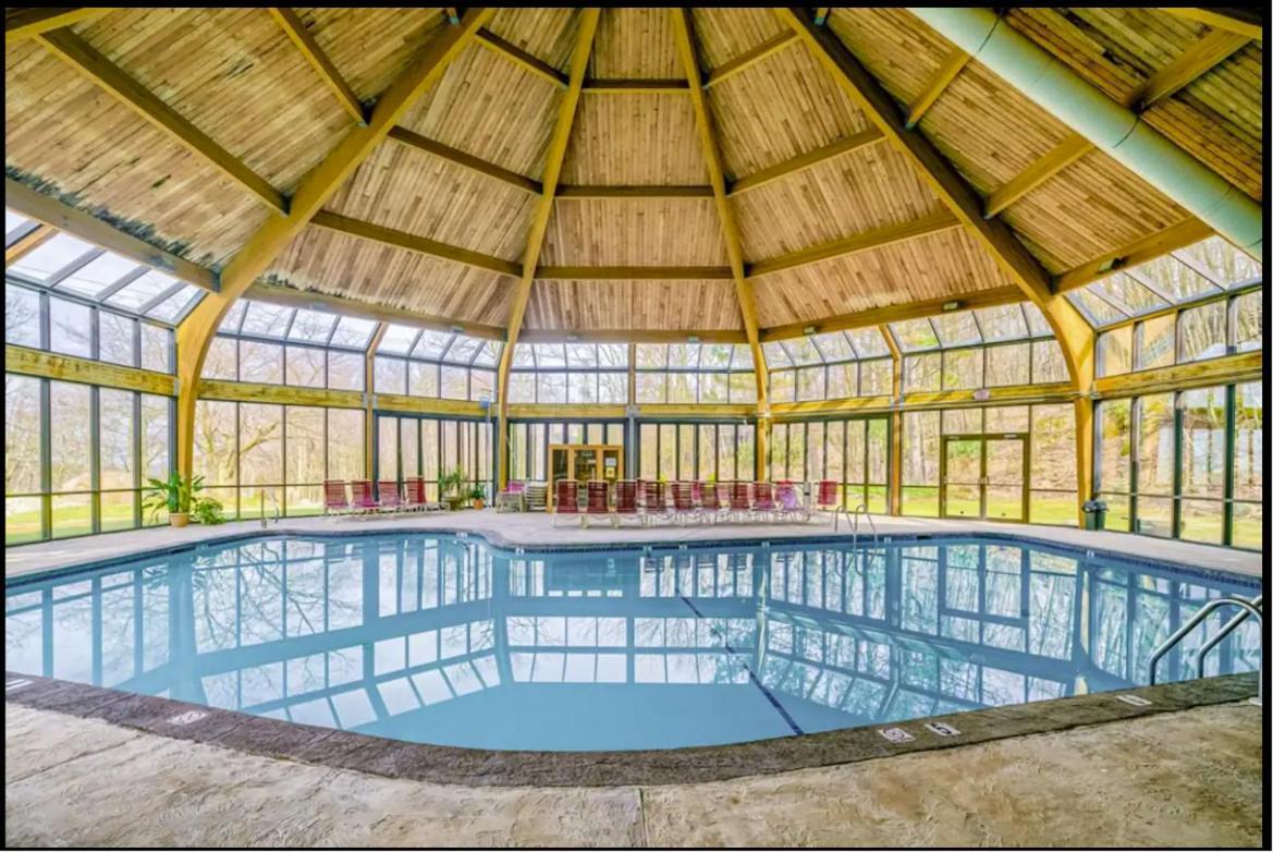 Aquatopia Waterpark-Pool-Tennis-Paintball- Zipline 127 Таннерсвілл Екстер'єр фото